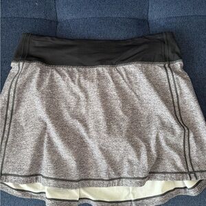 Lululemon Pace Rival Mid-Rise Skirt- Size 4 Heathered Gray